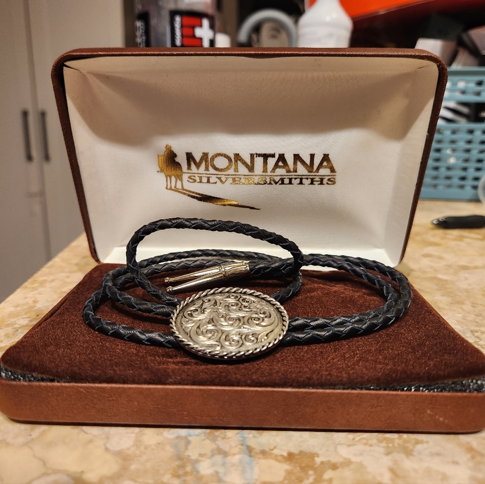 Montana Silversmiths bolo tie